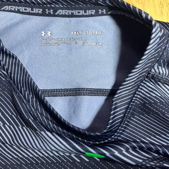 Under Armour Long Sleeve Shirt Gray / Black. Lines Pattern Coldgear Youth XL - Picture 2 of 6